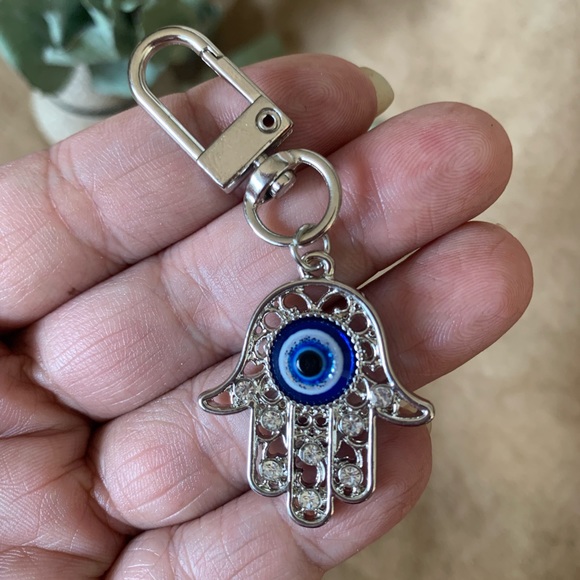 Silver Hand of Hamsa Keychain - Picture 3 of 4